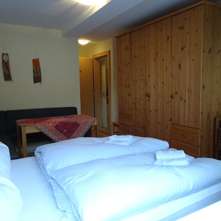 Haus Wallis Hotel Lech am Arlberg Room photo