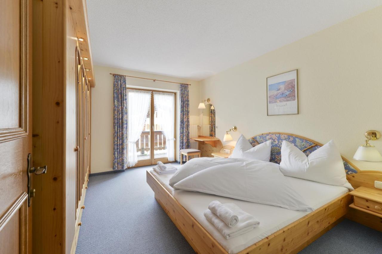 Haus Wallis Hotel Lech am Arlberg Room photo