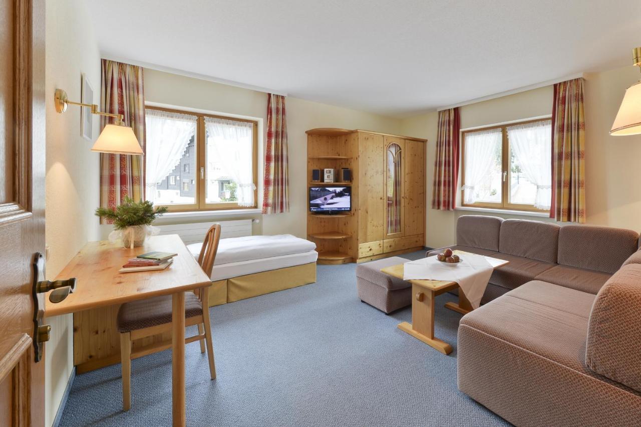Haus Wallis Hotel Lech am Arlberg Room photo