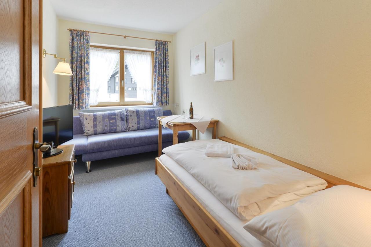 Haus Wallis Hotel Lech am Arlberg Room photo
